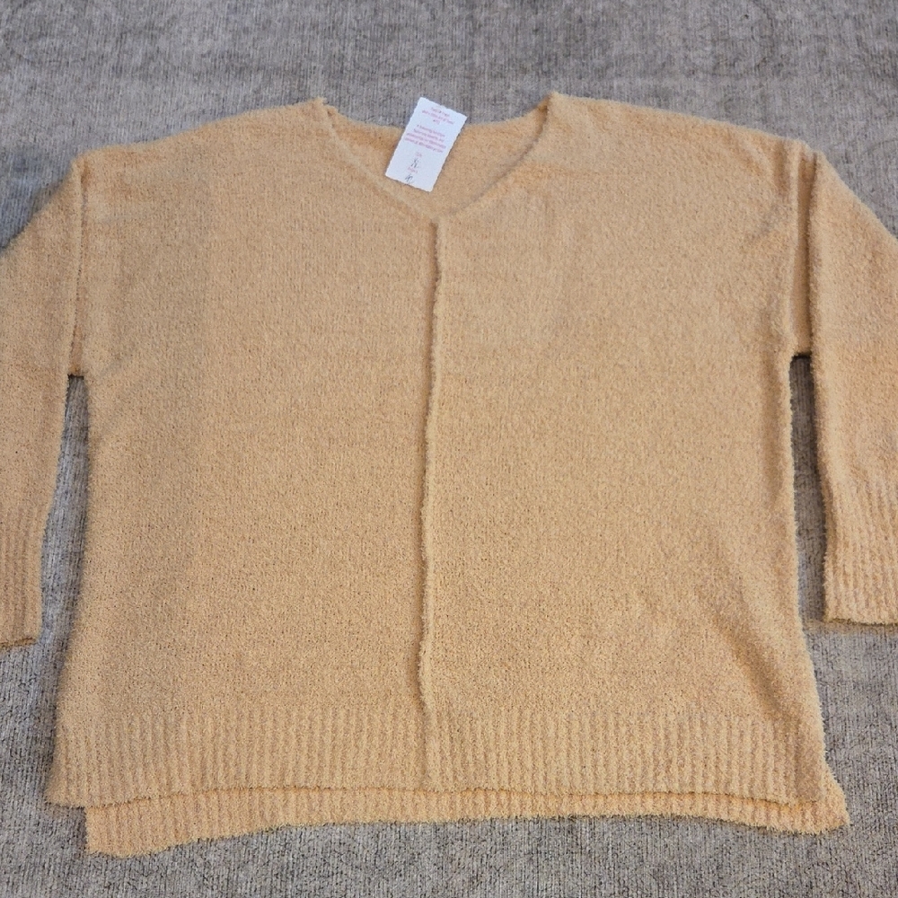 White Birch V-Neck Sweater in A Buttery Yellow Women XL Boutique - Picture 3 of 5
